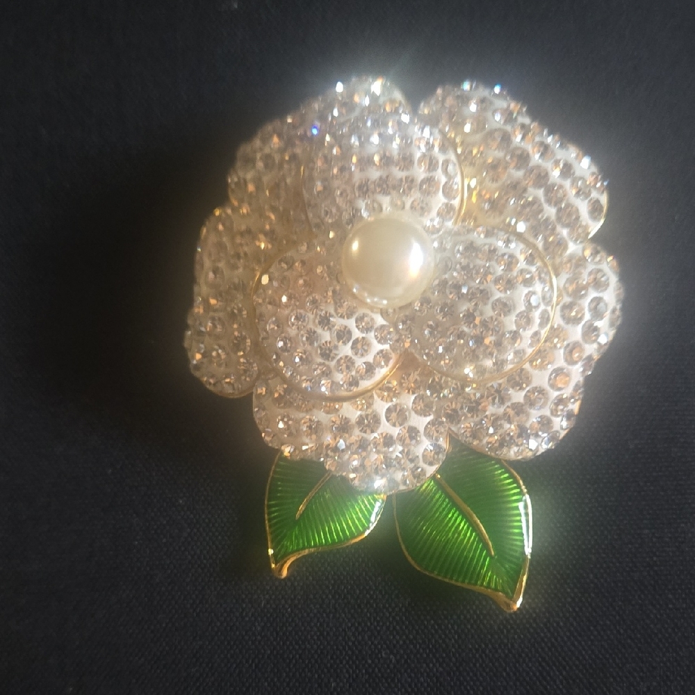 Elegant Crystal Flower Brooch